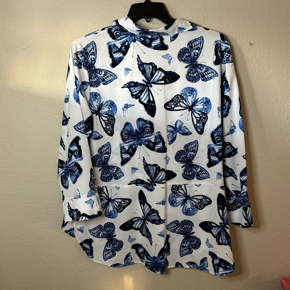 NWT Plus Size 2X Investments Butterfly Print Blouse - Picture 4 of 5